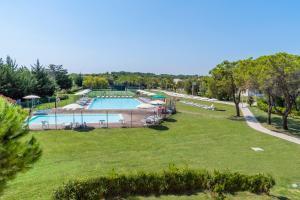Bazén v ubytování Adamo ed Eva Resort nebo v jeho okolí
