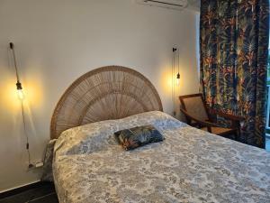 Postel nebo postele na pokoji v ubytování L'Echappée Créole Place de la Victoire