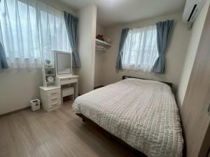 Ένα ή περισσότερα κρεβάτια σε δωμάτιο στο 熊本Station one