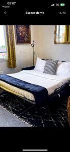 En eller flere senge i et værelse på Petit soleil