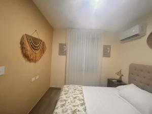 a small bedroom with a bed and a window at El descanso in Higuey