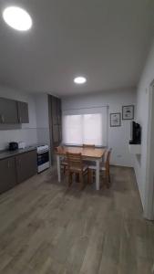 Кухня или мини-кухня в El Estudio Céntrico con cochera
