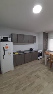 Кухня или мини-кухня в El Estudio Céntrico con cochera
