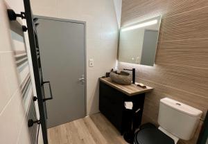 Ένα μπάνιο στο Appartement proche Cathédrale