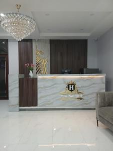 a lobby with a sign that reads home hotel singapore at Hotel New York in Santa Rosa de Copán