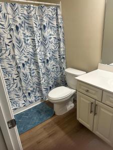 Ένα μπάνιο στο The Red Nest at High Rock Lake +18 φωτογραφίες