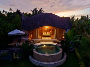 Bazén v ubytování Damuh Alam nebo v jeho okolí