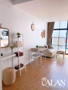 Гостиная зона в ALAN Pool Villa Bangsaen อารัญ พูลวิลล่า บางแสน