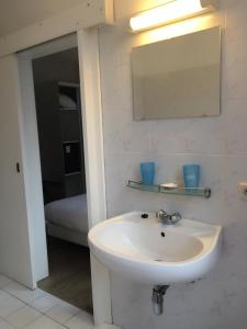 A bathroom at Hotel Claridge