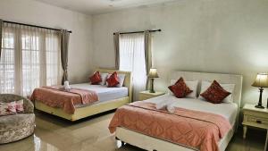 Ένα ή περισσότερα κρεβάτια σε δωμάτιο στο Surokarsan 9 House Yogyakarta