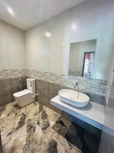 Ένα μπάνιο στο Kalugala kanda villa +5 φωτογραφίες