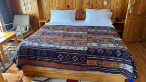 Ένα ή περισσότερα κρεβάτια σε δωμάτιο στο Thimphu Boutique