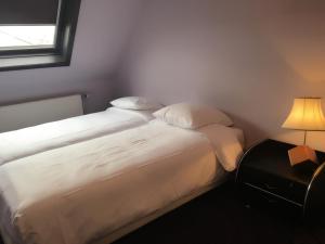 Letto o letti in una camera di Hotel Claridge