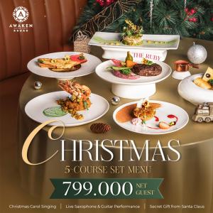 un volantino per un menù fisso di Natale di Awaken Da Nang Hotel a Da Nang