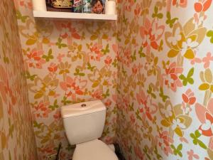 Ένα μπάνιο στο Grand studio lumineux avec balcon et WiFi, résidence avec piscine - FR-1-555-122 +11 φωτογραφίες