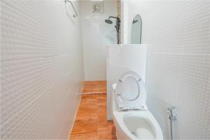 Ένα μπάνιο στο มาภูโฮมสเตย์