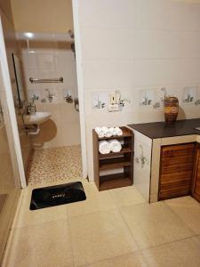 Ένα μπάνιο στο Happy House by the Mountain