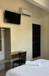 A bed or beds in a room at Hotel Harvest Retalhuleu