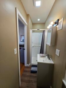 Ένα μπάνιο στο Guest house in Federal Hill next to Downtown, Restaurants, RI Hospital, Providence Mall, everything else