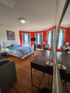 Ένα ή περισσότερα κρεβάτια σε δωμάτιο στο Guest house in Federal Hill next to Downtown, Restaurants, RI Hospital, Providence Mall, everything else