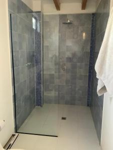 a shower with a glass door in a bathroom at Habitacion en Villakite ,Salinas del Rey in Juan de Acosta +2 photos