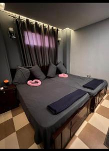 Postel nebo postele na pokoji v ubytování THE PYRAMIDS HOTEL VIEw