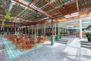 Restaurace v ubytování Hotel Grand Panorama Lembang