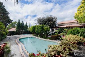 Bazén v ubytování Hotel Grand Panorama Lembang nebo v jeho okolí