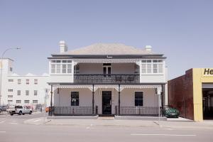 Το κτήριο όπου στεγάζεται  το διαμέρισμα