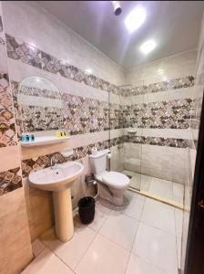 Koupelna v ubytování THE PYRAMIDS HOTEL VIEw