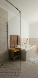 Ένα μπάνιο στο Cozy Cove St Helena