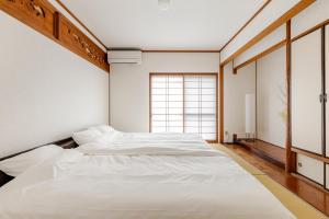 Ένα ή περισσότερα κρεβάτια σε δωμάτιο στο Leaf and Light Dazaifu