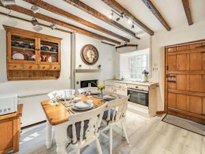 Η κουζίνα ή μικρή κουζίνα στο 2 Bed in Wasdale SZ436