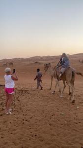 Επισκέπτες που μένουν στο The mirage dome
