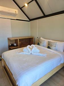 Ένα ή περισσότερα κρεβάτια σε δωμάτιο στο Jayden Villas +40 φωτογραφίες