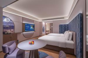 Ένα ή περισσότερα κρεβάτια σε δωμάτιο στο Nanchang Honggutan MixC Hotel