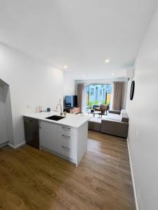 TV a/nebo společenská místnost v ubytování Swiss-Belvillas Coronet Peak