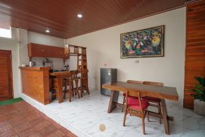 Køkken eller tekøkken på The Maja Villa Uluwatu