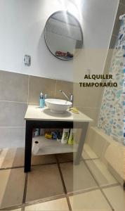 Ένα μπάνιο στο La Mimicha Casa de mar