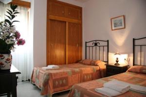 Postel nebo postele na pokoji v ubytování Hostal Torre de Guzmán