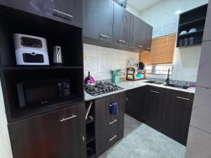 Kuchyň nebo kuchyňský kout v ubytování Larj Residence