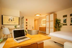 a bedroom with a desk with a laptop on it at Zen, Proche Basel, Ambiance Japonaise & Calme in Saint-Louis