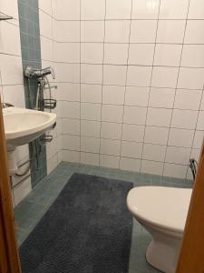 Φωτογραφία από το άλμπουμ του Neat studio apartment with private entrance σε Κέμι