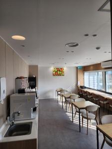 Nhà bếp/bếp nhỏ tại Crystal Hotel Daegu