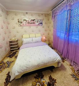 En eller flere senge i et værelse på Mandakh Naran Guest House