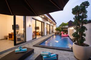 Hồ bơi trong/gần To Be La Villa Jimbaran