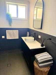 Φωτογραφία από το άλμπουμ του 2 Bedroom Coastal getaway with ocean views! σε Port Macquarie +12 φωτογραφίες