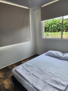 Un pat sau paturi într-o cameră la Canela Melgar-Vda-Bombote