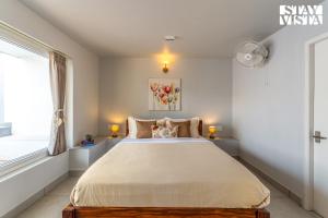 Ένα ή περισσότερα κρεβάτια σε δωμάτιο στο StayVista at A Frame of Mind- Denkanikottai with Pool & BBQ +27 φωτογραφίες