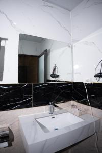 Ένα μπάνιο στο Tamcoc Athletic Bungalow & Villa +17 φωτογραφίες